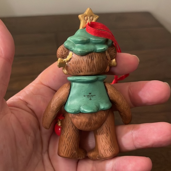 Vintage Hallmark Collector Series Gift Bearers Ornament 1999 - Picture 3 of 6